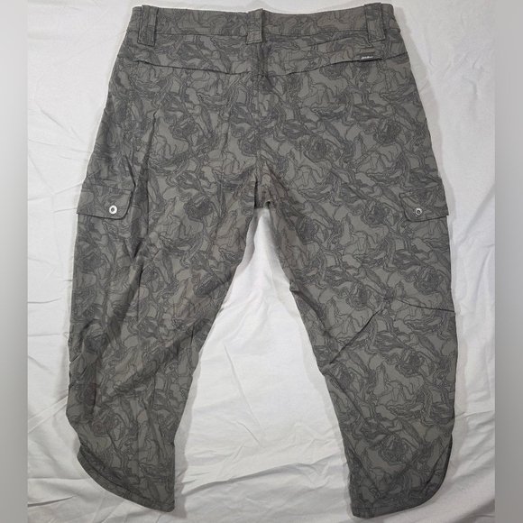 Eddie Bauer Green Gray Patterned Cargo Capris - Picture 4 of 7